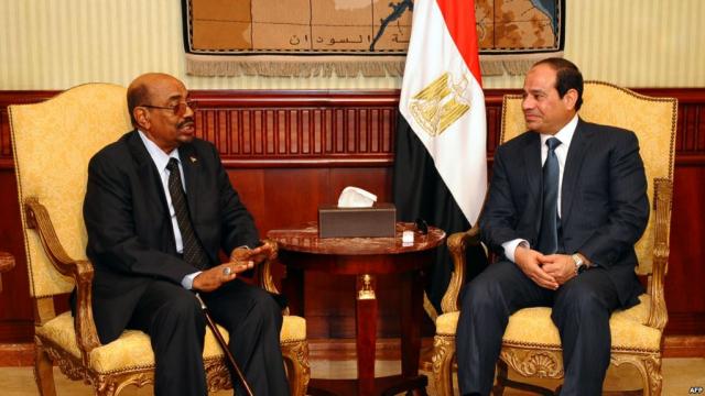 عبد الفتاح السيسي رئيس الجمهورية مع عمر البشير رئيس السودان