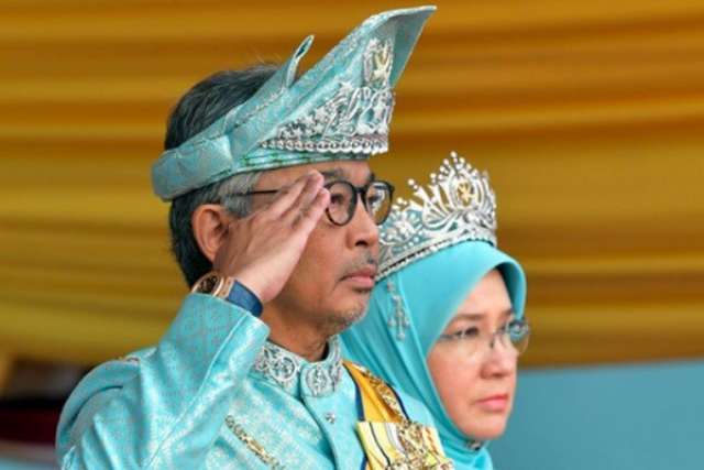 عبد الله أحمد شاه سلطان ماليزيا الجديد 