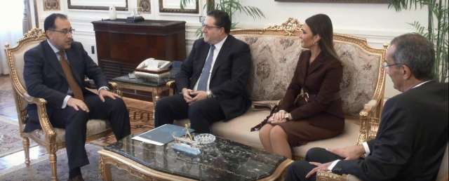 مصطفى مدبولي رئيس الوزراء مع وزير الاتصالات اللبناني