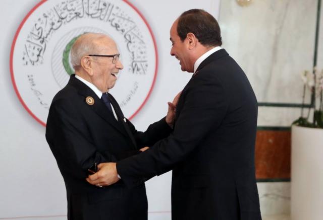 الرئيس السيسي والرئيس التونسي خلال القمة العربية