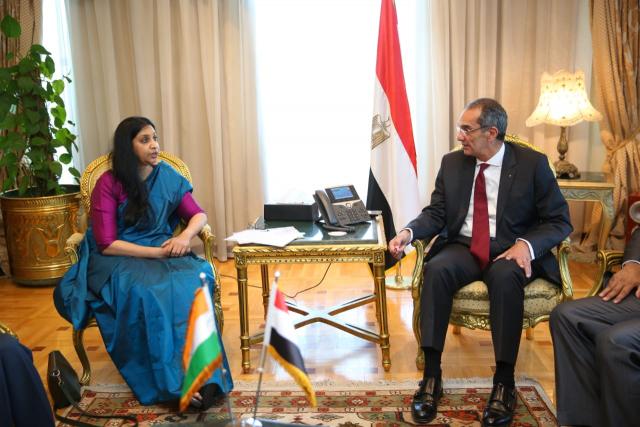 وزير الاتصالات يبحث مع نائبة وزير الاتصالات الهندي التعاون بين البلدين
