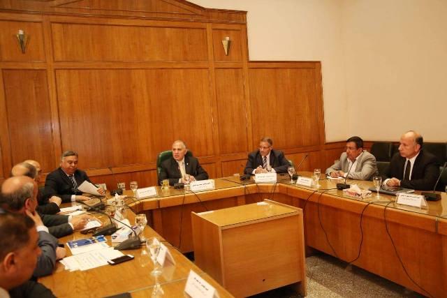 محمد عبد العاطي وزير الموارد المائية يرأس إجتماع اللجنة الدائمة