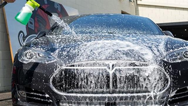 غسل السيارة