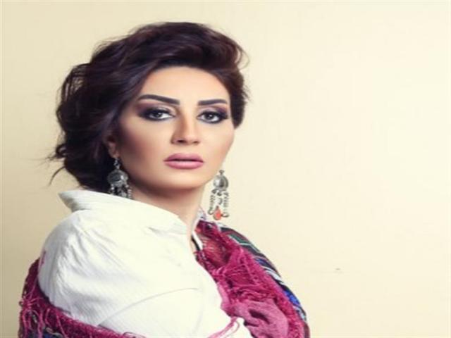 الفنانة وفاء عامر