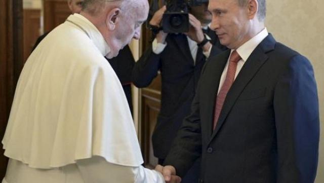 لقاء بين بوتين والبابا فرنسيس