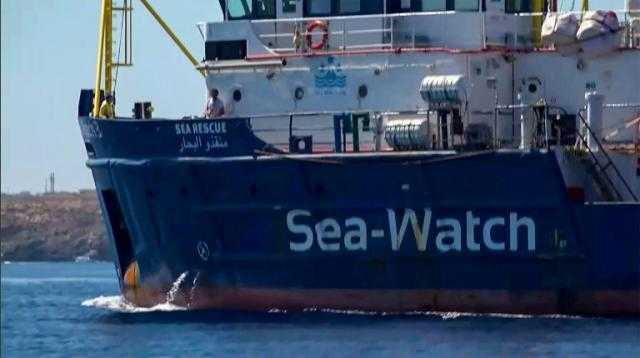 إيقاف قبطانة سفينة المهاجرين بعد رسوها في ميناء إيطالي رغما عن السلطات