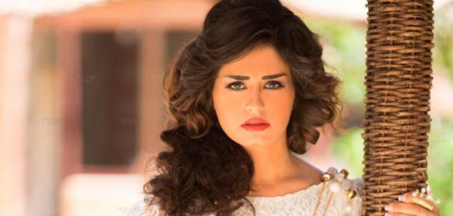 الفنانة منة فضالى