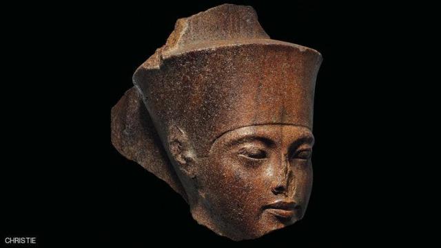 رأس تمثال توت عنخ آمون