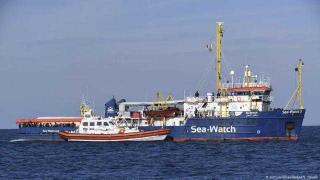 ”سي ووتش 3”.. المهاجرون في البحر وأوروبا تتبادل الاتهامات