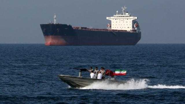 لندن: 3 قوارب إيرانية حاولت احتجاز ناقلة بريطانية