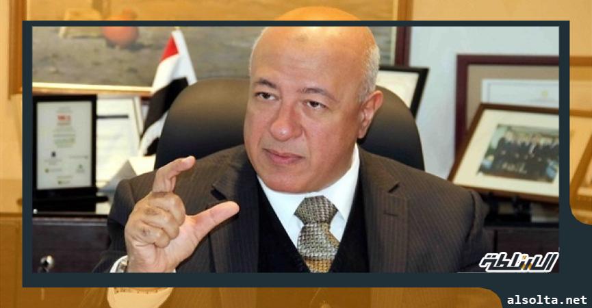  يحيى أبو الفتوح، نائب رئيس مجلس إدارة البنك الأهلي المصري،