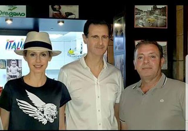 بشار الأسد وزوجته في المطعم