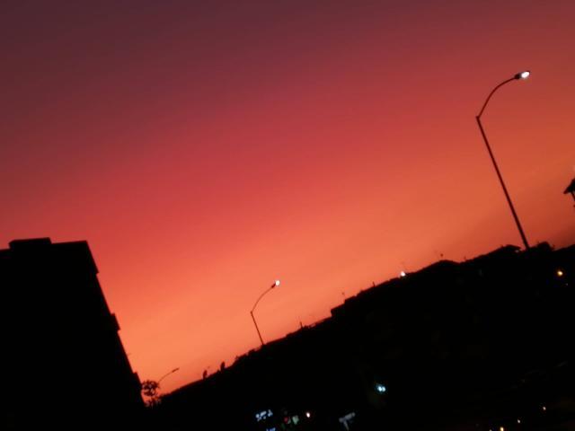 سماء القاهرة تتلون باللون الأحمر