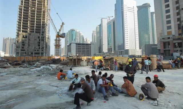 معاناة العمال في قطر