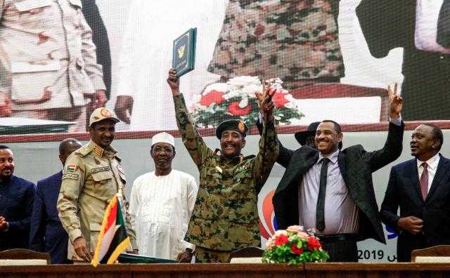 الأفراح تعم السودان بعد الاتفاق التاريخي بين المجلس العسكري والمعارضة