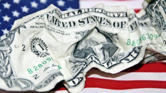 الدولار الأمريكي على حافة الانهيار