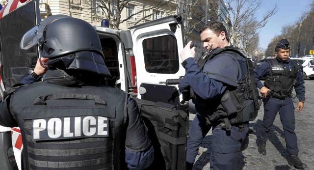 الشرطة الفرنسية-أرشيفية