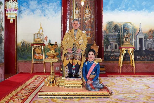 زوجة ملك تايلاند في صورة رسمية