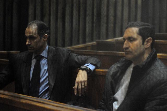 علاء وجمال مبارك أثناء إحدي جلسات قضية التلاعب بالبورصة