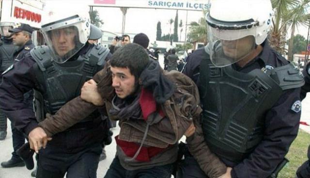 السلطات التركية تعتقل العشرات