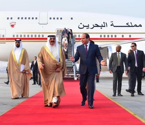 الرئيس السيسي يستقبل العاهل البحريني