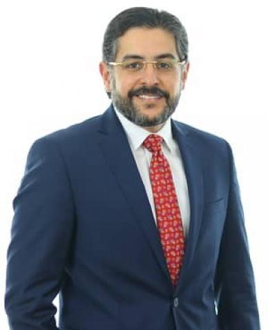 الدكتور وائل غانم استشاري جراحات التجميل