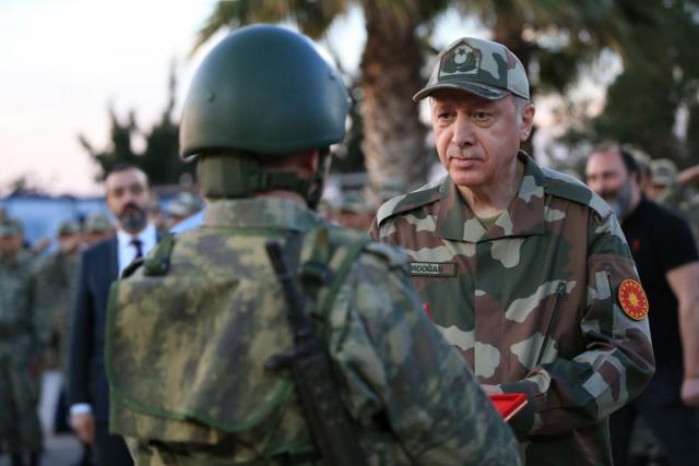 أردوغان بالبدلة العسكرية