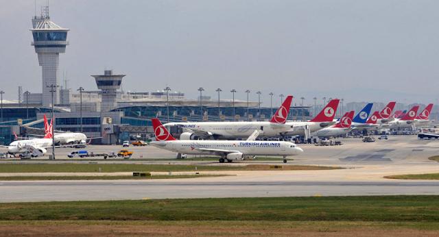 تحطم طائرة تركية بمطار اسطنبول