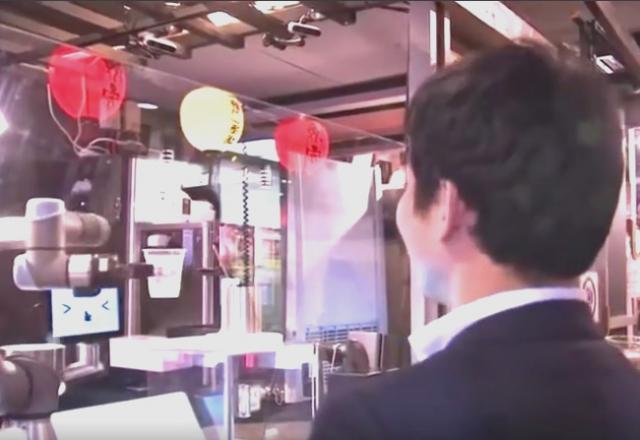 مطعم  ياباني يوظف روبوت لمواجهة نقص العمالة (فيديو)