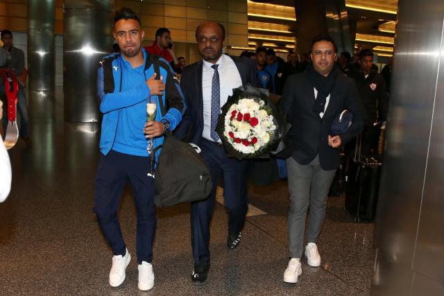 استقبال لاعبي الزمالك بالورود في الدوحة
