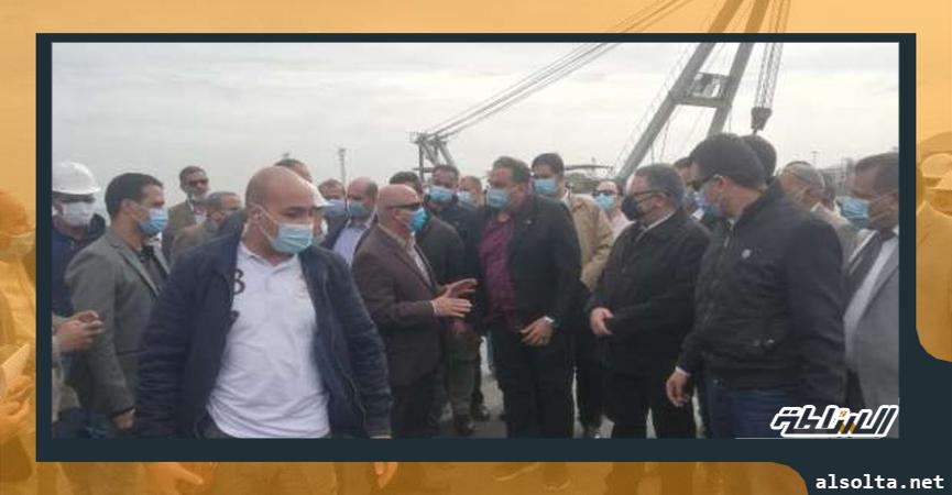 وزير النقل يتفقد ميناء سفاجا وعدد من المشروعات والطرق بالبحر الأحمر