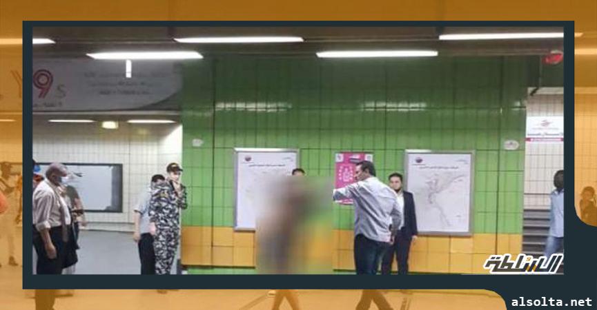 القبض على شاب عاري بأحد محطات مترو الأنفاق