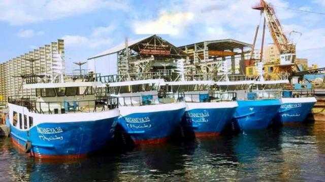 السيسي يسلم أول 34 مركبا للشباب ضمن مشروع أسطول الصيد