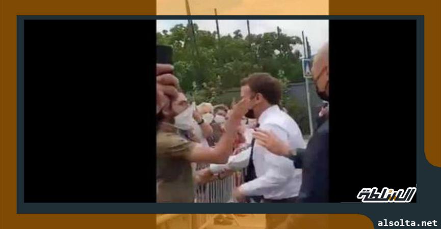 شاب يصفع الرئيس الفرنسي إيمانويل ماكرون
