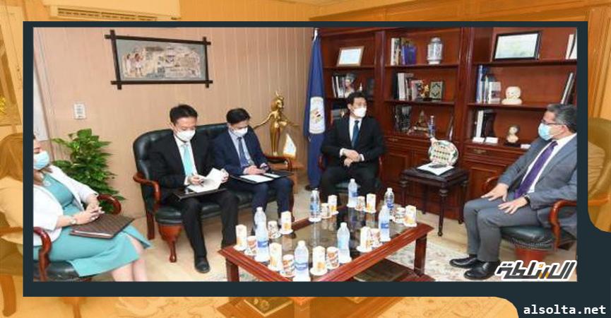 وزير السياحة يلتقي سفير كوريا الجنوبية