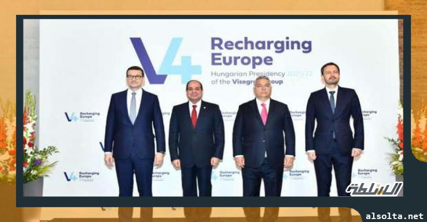 الرئيس «السيسى» يتوسط قادة «المجر وبولندا والتشيك وسلوفاكيا» خلال مشاركته فى قمة «فيشجراد»