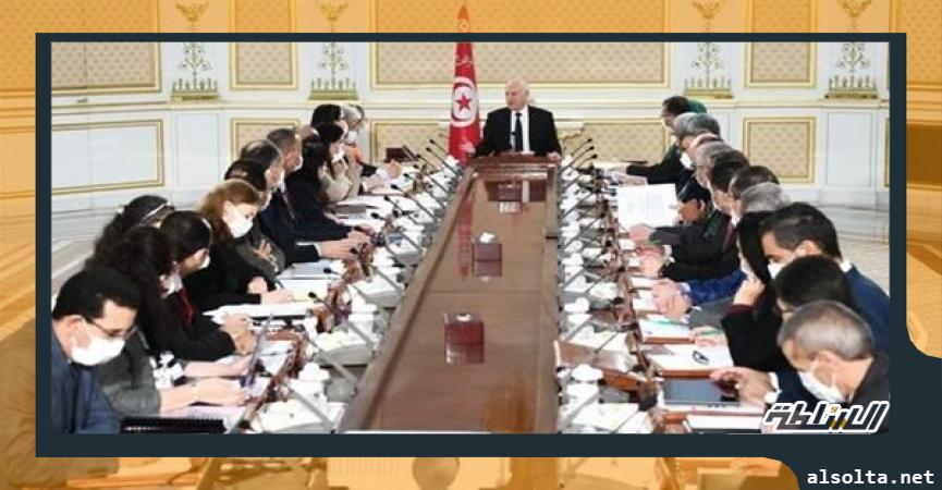 اجتماع قيس سعيد بحكومة تونس