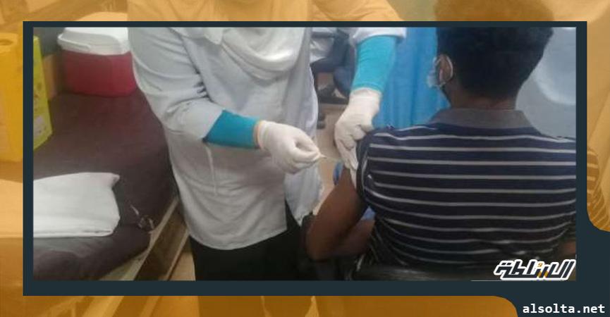 وزارة الصحة تواصل تطعيم المواطنين بلقاح كورونا - صورة أرشيفية