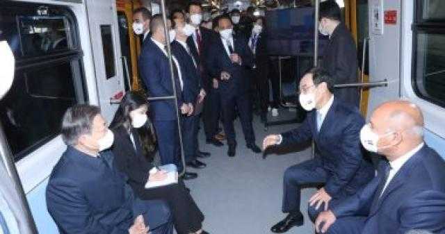زيارة رئاسية في المترو... «موون جاي» يتفقد الخط الثالث والقطارات الكورية الجديدة (صور)