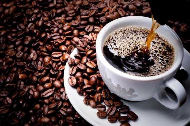 هل احتساء القهوة في الصباح شيء صحي؟