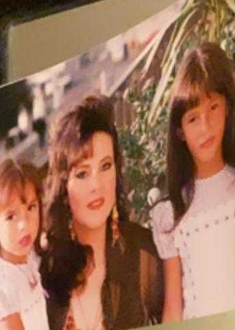 إيمي سمير غانم تستعيد ذكرياتها مع والديها بالصور عبر انستجرام