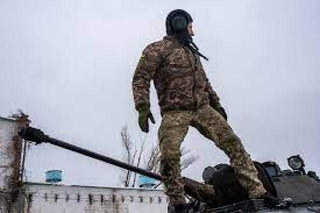 جندي أوكراني يقتل خمسة  أشخاص بالرصاص في مصنع عسكري