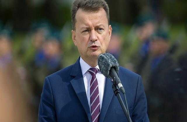 وزير الدفاع البولندي يعلن إصابته بفيروس كورونا