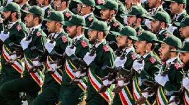 الحرس الثوري الإيراني يزيح الستار عن صاروخ حديث بمدى 1450 كيلومترا