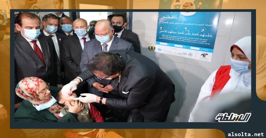 جانب من تطعيم القائم بأعمال وزير الصحة الدكتور خالد عبد الغفار للأطفال