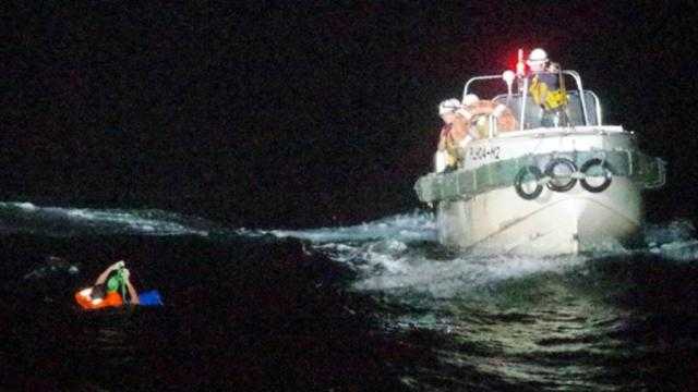 خفر السواحل الياباني يؤكد وفاة 10 أشخاص بعد انقلاب زورق سياحي