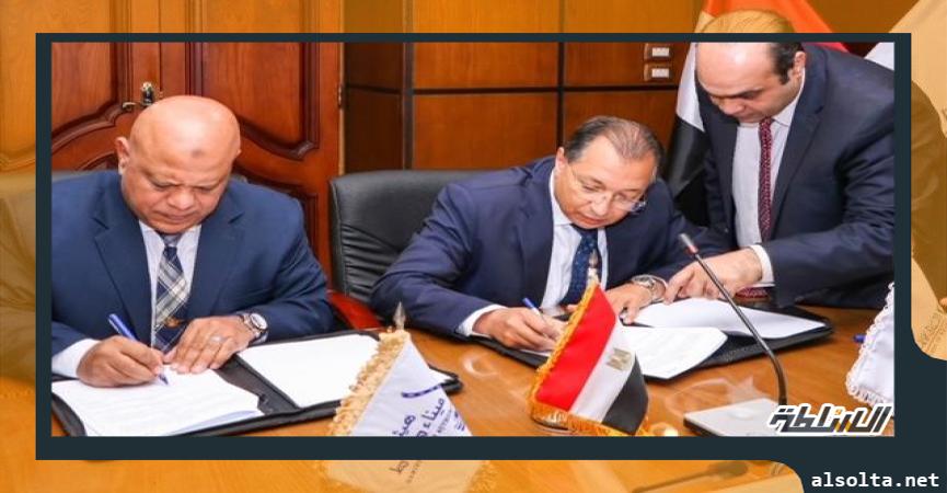 جانب من توقيع اتفاقية التعاون بين «الأهلي المصري» وهيئة ميناء دمياط
