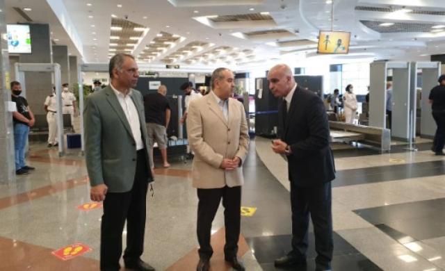 وزير الطيران يتفقد مطار شرم الشيخ لمتابعة التشغيل
