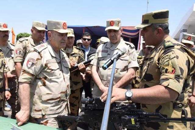 شاهد|  رئيس أركان القوات المسلحة يشهد إجراءات تفتيش الحرب لإحدى وحدات قوات الصاعقة