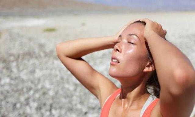 طرق علاج ضربة الشمس للحامل وأعراضها